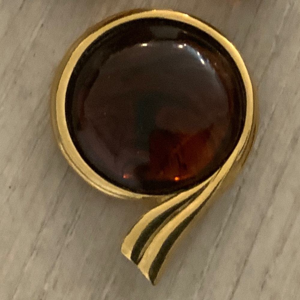 Vintage Trifari Signed Brown Jelly Brooch
